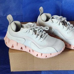 NEW!!!! REEBOK SIG DYNAMICA SIZE 6 WOMEN GREY AND PINK